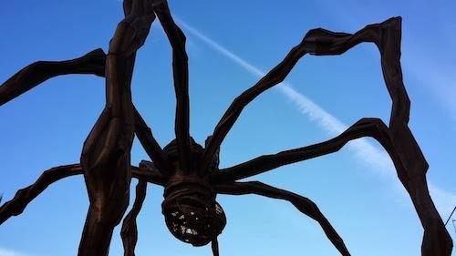 Paseando por el Guggenheim Bilbao.