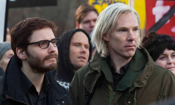 ESTRENOS DE LA SEMANA el-quinto-poder-pelicula-imagen-6
