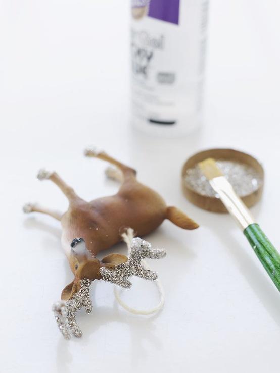 DIY, decorar animales de plástico para Navidad diy-figuras-02