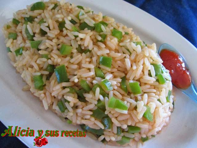 ARROZ DE GUARNICIÓN CON PIMIENTO VERDE