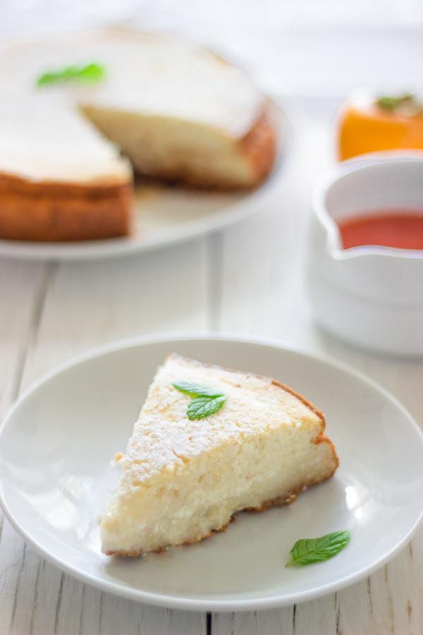 Cottage cheese cake with persimmons | Pastel de requesón con caquis Cottage cheese cake-Pastel de requesón- Monsabor