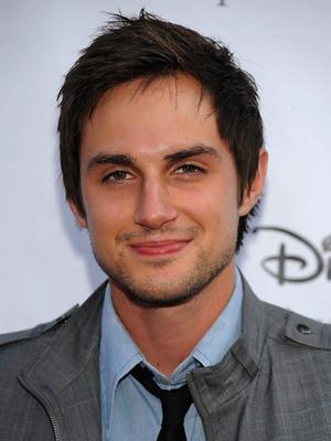 Andrew J. West ('Greek') se incorpora a la cuarta temporada de 'The Walking Dead' Andrew J. West ('Greek') se incorpora a la cuarta temporada de 'The Walking Dead'