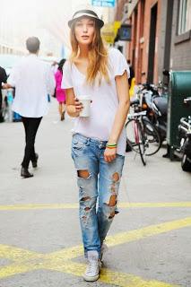 Street style:Ripped jeans