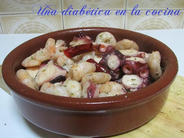 Cazuelita de pulpo y langostinos al ajillo Cazuelita de pulpo y langostinos al ajillo