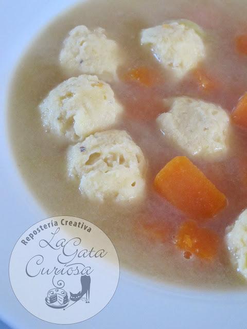 SOPA CON CALABAZA Y ALBONDIGAS DE QUESO SOPA CON CALABAZA Y ALBONDIGAS DE QUESO