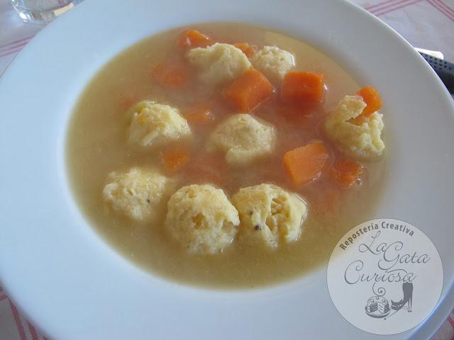 SOPA CON CALABAZA Y ALBONDIGAS DE QUESO SOPA CON CALABAZA Y ALBONDIGAS DE QUESO