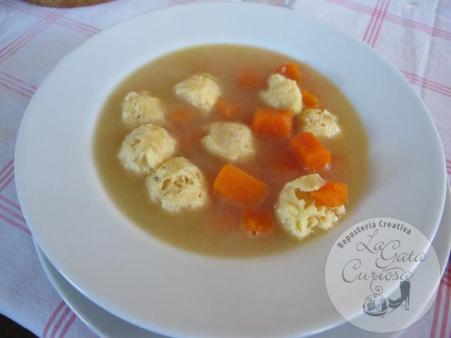 SOPA CON CALABAZA Y ALBONDIGAS DE QUESO SOPA CON CALABAZA Y ALBONDIGAS DE QUESO