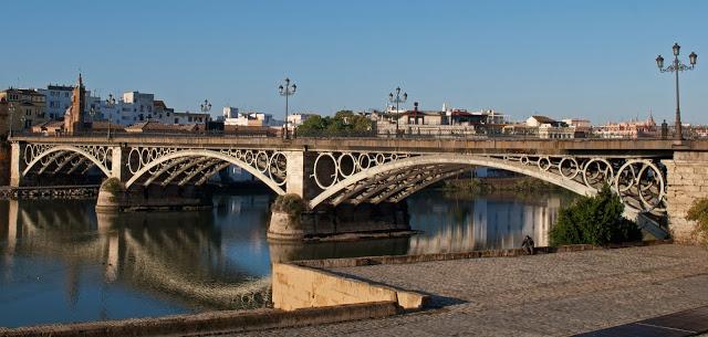 El Puente de Isabel II no es el más antiguo de sus características