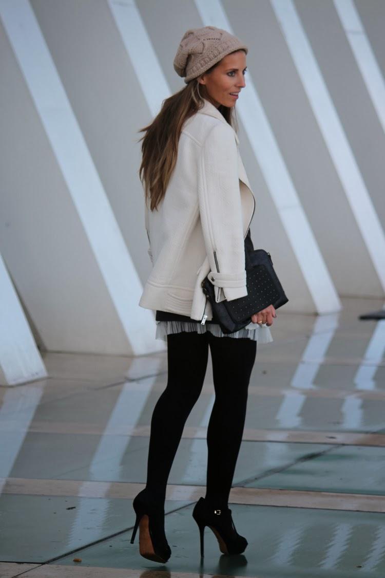 G R E Y L I K E S W H I T E G R E Y L I K E S W H I T E