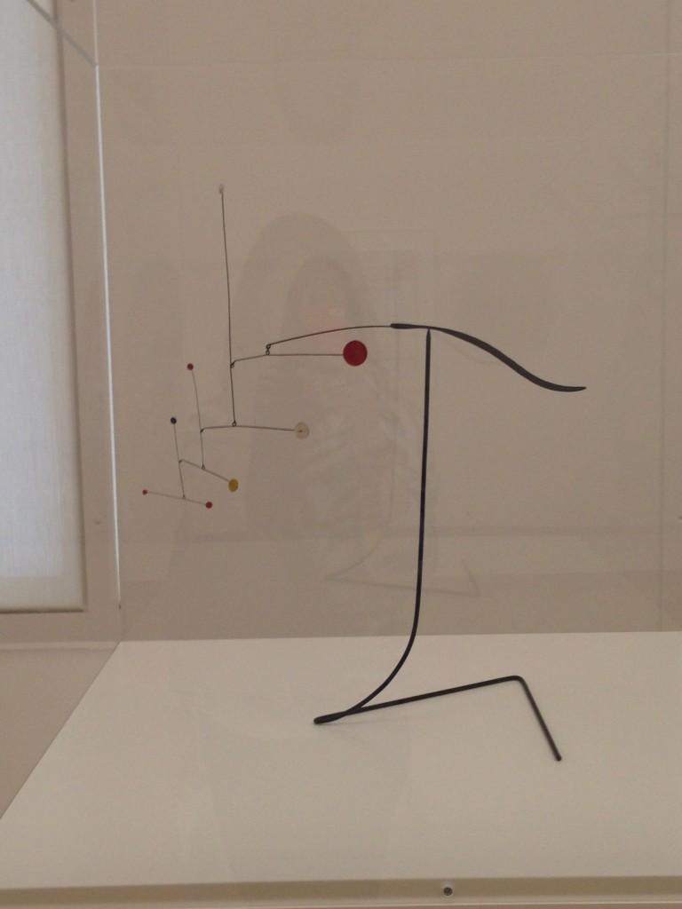 Alexander Calder Untitled c. 1956 Aluminio pintado, aleacion de cobre y cable de acero pintado