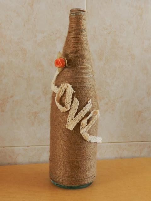 DIY: Transforma una botella en un jarrón DIY: Transforma una botella en un jarrón