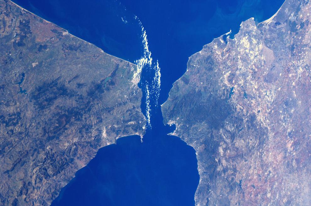 El estrecho de Gibraltar 30 Impresionantes imágenes del Planeta Tierra visto desde el Espacio 