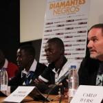 Presentación de ‘Diamantes negros’, dirigida por Miguel Alcantud africa, bardem, Carlo D’Ursi, carlos bardem, cine español, Diamantes negros, diamantes negros miguel alcantud, diamantes negros peliculas, fotografias, futbol, futbolistas, guillermo toledo, Hamidou Samake, imagenes, madrid, mali, Miguel Alcantud, ojeadores, pelicula, photocall, presentacion, rueda de prensa, Setigui Diallo