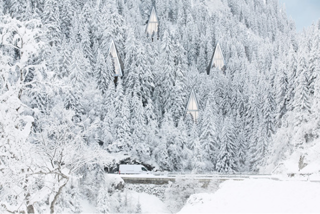 Primeval Symbiosis (Single Pole House) Primeval Symbiosis (Single Pole House), una arquitectura creativa y eficiente oculta en el bosque