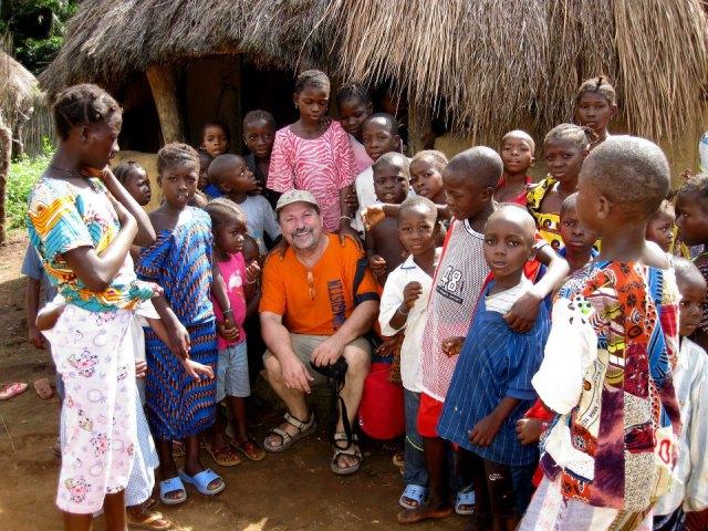 Garayoa lleva ocho años desarrollando su labor en Kamabai, en pleno corazón de Sierra Leona. / Foto cedida.