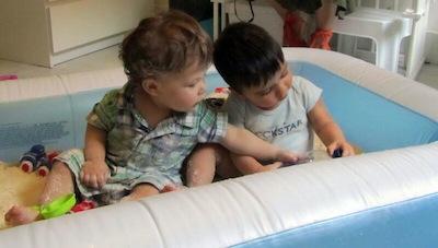 Arena casera para que los niñ@s jueguen en casa arenero en casa