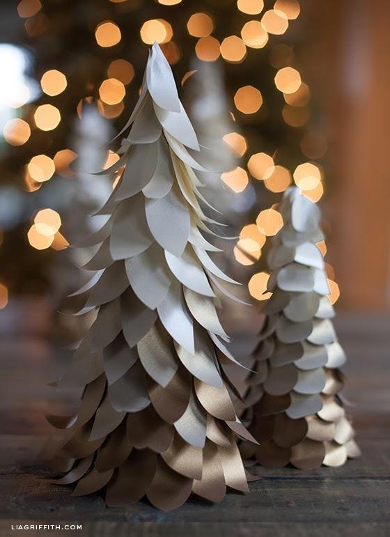 DIY...UN ARBOL DE NAVIDAD CON PAPEL DIY...UN ARBOL DE NAVIDAD CON PAPEL