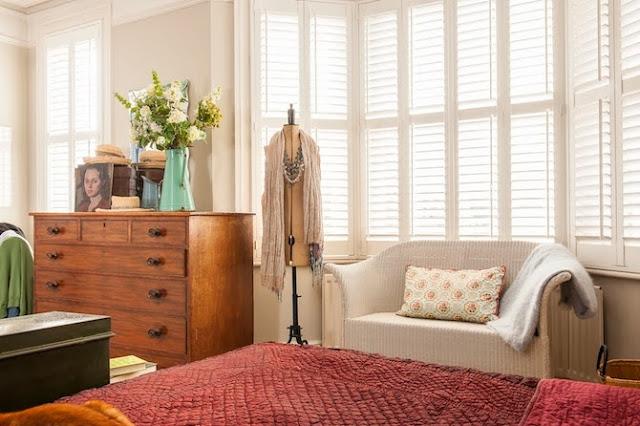 UN LUMINOSOS DORMITORIO DE ESTILO VINTAGE UN LUMINOSOS DORMITORIO DE ESTILO VINTAGE