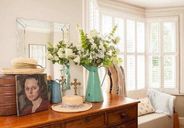 UN LUMINOSOS DORMITORIO DE ESTILO VINTAGE UN LUMINOSOS DORMITORIO DE ESTILO VINTAGE