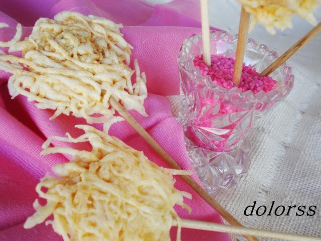 5 RECETAS SORPRENDENTES AL MICROONDAS http://blogdecuina.blogspot.com.es/2008/03/piruletas-de-queso-microondas.html