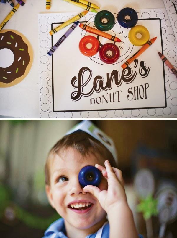 UNA FIESTA DE CUMPLEAÑOS CON DONUTS UNA FIESTA DE CUMPLEAÑOS CON DONUTS