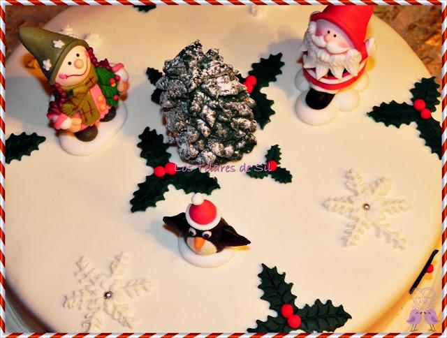 TARTA DE NAVIDAD CON BIZCOCHO DE CHOCOLATE, NARANJA Y FONDANT