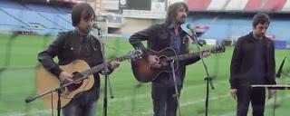 Lori Meyers en acústico en el césped del Vicente Calderón