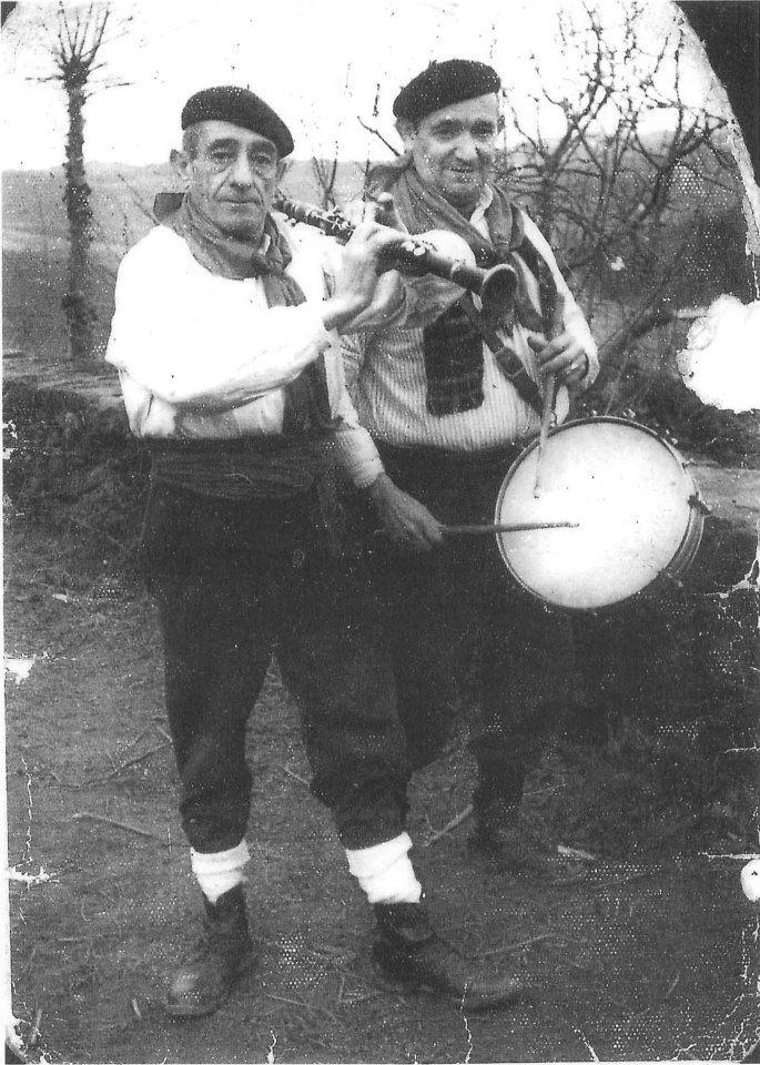 Manu,¿qué tocamos?...¡La misma, pero más fuerte! Manu,¿qué tocamos?...¡La misma, pero más fuerte!