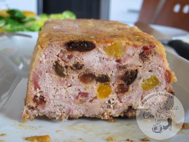 TERRINA DE CARNE CON SALSA DE FRUTAS SECAS