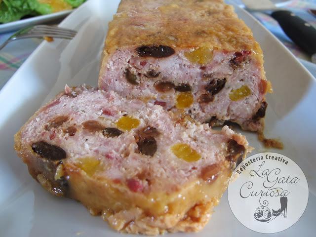 TERRINA DE CARNE CON SALSA DE FRUTAS SECAS