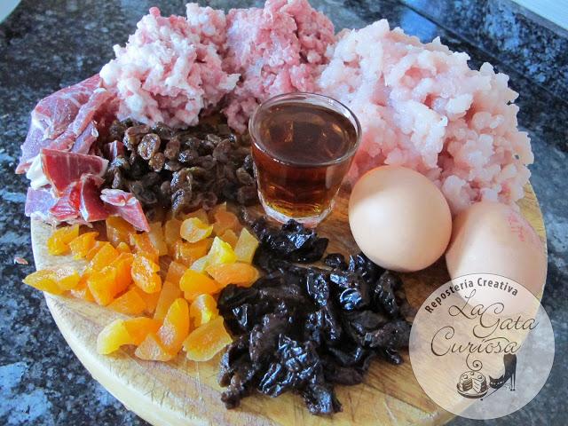 TERRINA DE CARNE CON SALSA DE FRUTAS SECAS