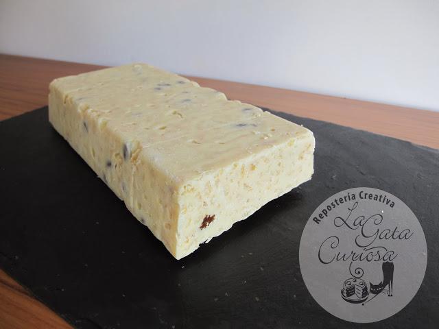 TURRON DE CHOCOLATE BLANCO Y PASAS TURRON DE CHOCOLATE BLANCO Y PASAS