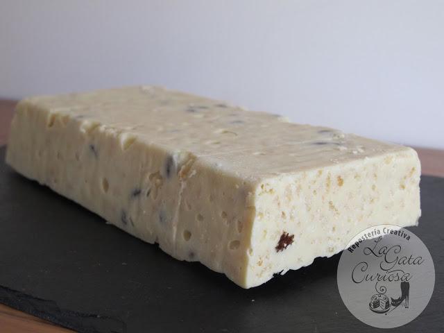 TURRON DE CHOCOLATE BLANCO Y PASAS TURRON DE CHOCOLATE BLANCO Y PASAS