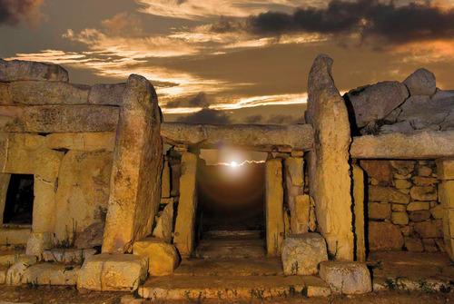 Templos megalíticos de Malta Templo de Mnajdra al atardecer