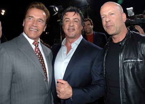 Stallone ya anda a la caza de viejas estrellas para una posible secuela de ‘The Expendables’. Grauman's Chinese Theatre