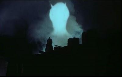 Quatermass and the Pit: Un descubriento llamado a romper los cimientos de la humanidad. Quatermass and the Pit: Un descubriento llamado a romper los cimientos de la humanidad.