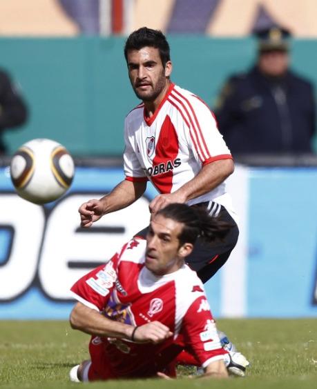 River le ganó a Huracán y es uno de los punteros