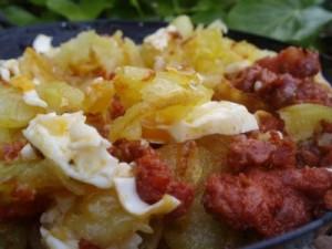 huevos rotos La historia del huevo y la gallina….