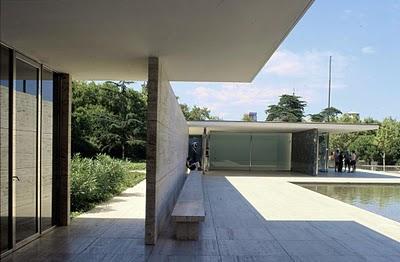 Breve: Alan Colquhoun ve a Mies contra la Tradición Tectónica. Breve: Alan Colquhoun ve a Mies contra la Tradición Tectónica.