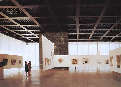 Breve: Alan Colquhoun ve a Mies contra la Tradición Tectónica. Breve: Alan Colquhoun ve a Mies contra la Tradición Tectónica.