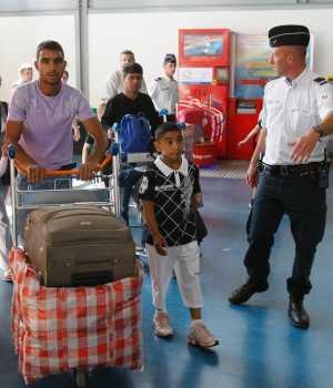 Sarkozy expulsa a los gitanos y busca la “limpieza”que salve a Francia.