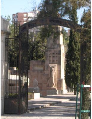 El cementerio de la Almudena, donde las leyendas forman parte de su historia...