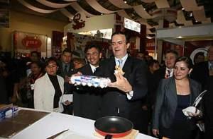 los huevos de Ebrard Dime de que presumes y te diré de que careces