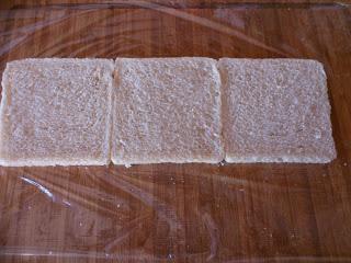 PASTEL SALADO DE PAN DE MOLDE SIN CORTEZA PASTEL SALADO DE PAN DE MOLDE SIN CORTEZA