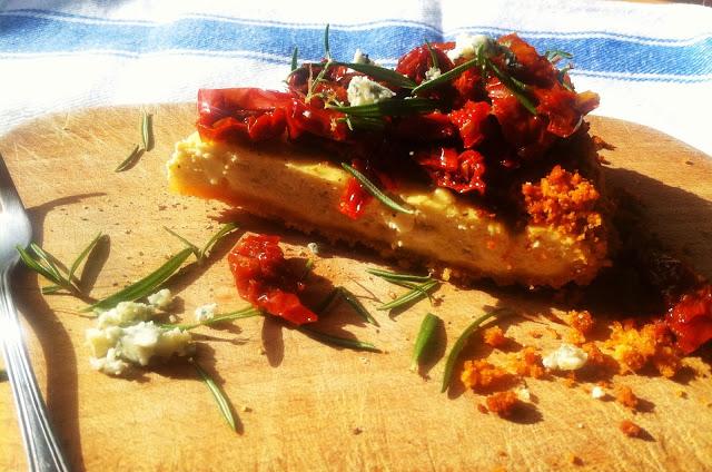 Receta: Cheescake salado de Cabrales y tomate seco. Receta: Cheescake salado de Cabrales y tomate seco.