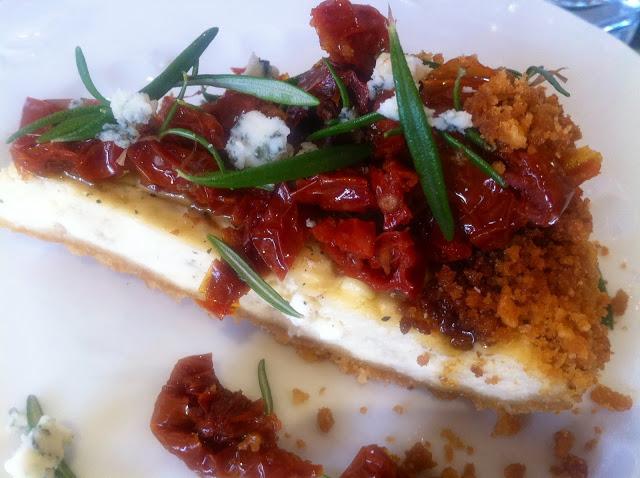 Receta: Cheescake salado de Cabrales y tomate seco. Receta: Cheescake salado de Cabrales y tomate seco.