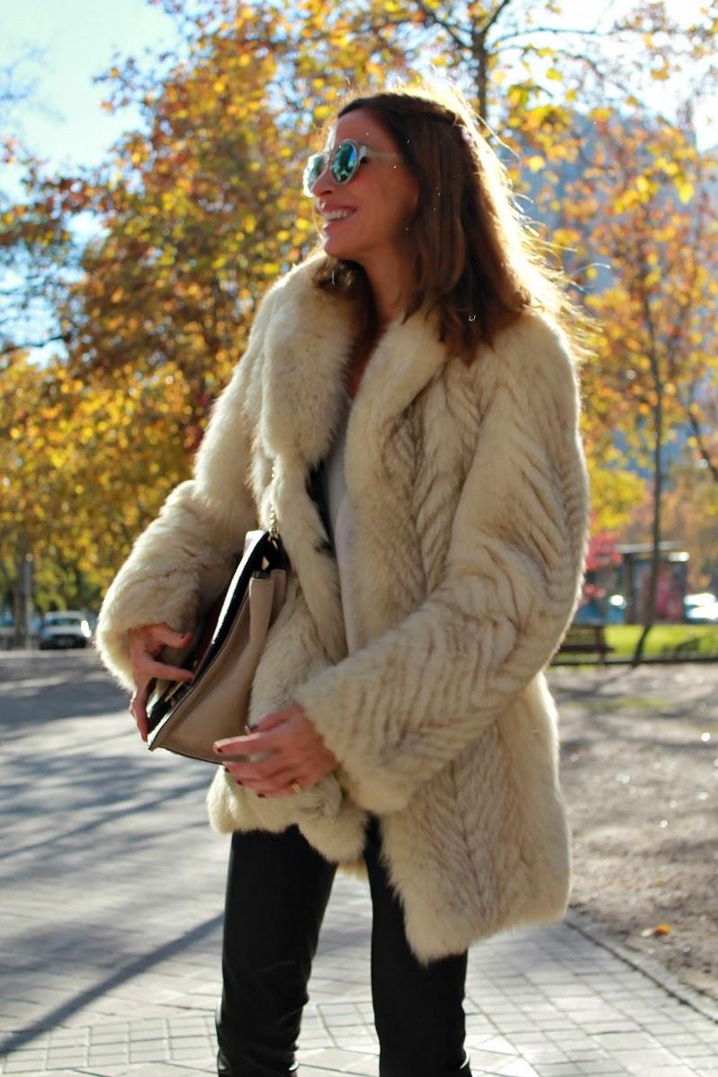 blanco y negro (con burdeos) blanco y negro (con burdeos)