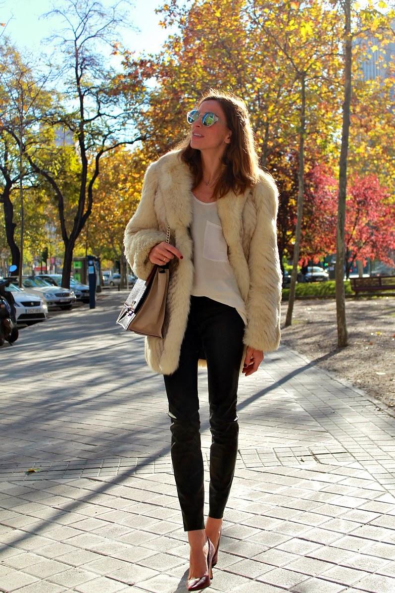 blanco y negro (con burdeos) blanco y negro (con burdeos)