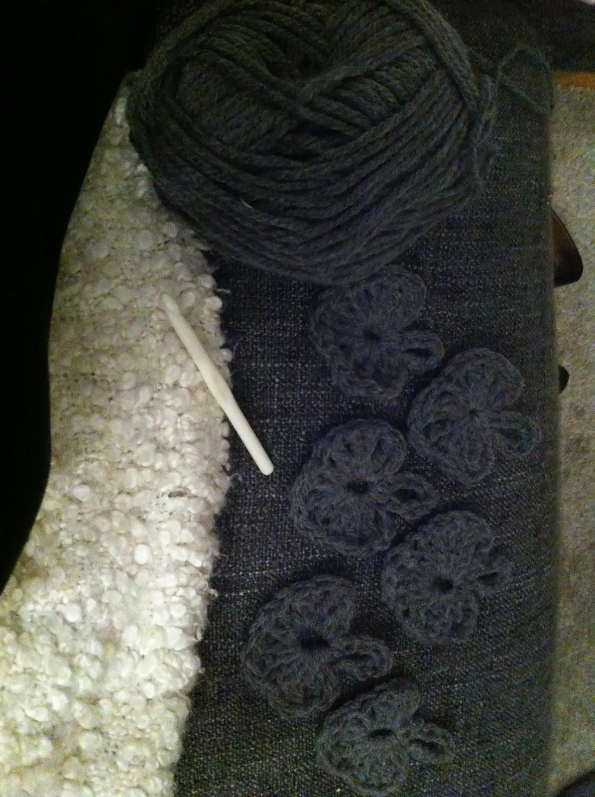 DIY: adornos de corazones de ganchillo para regalar DIY: adornos de corazones de ganchillo para regalar