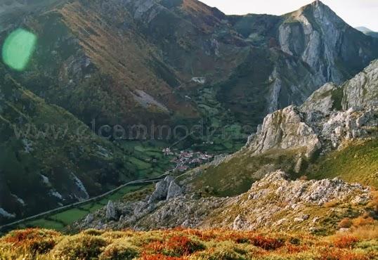 Braña de Mumián, senderismo asturiano entre prados y cabañas